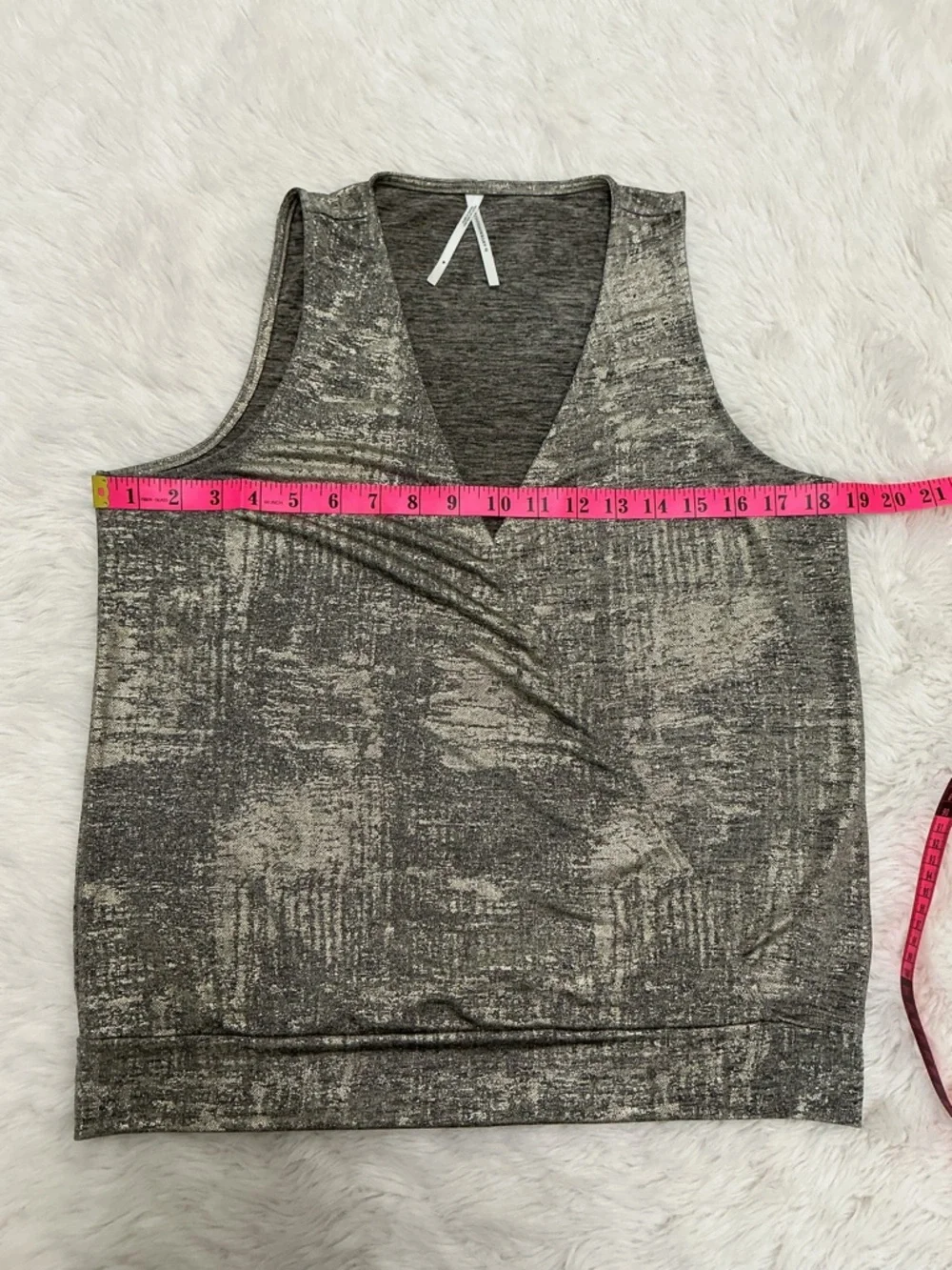 💜 Anthropologie - Metallic Silver Sleeveless V-Neck (wrap style) Women's Top - Picture 5 of 6